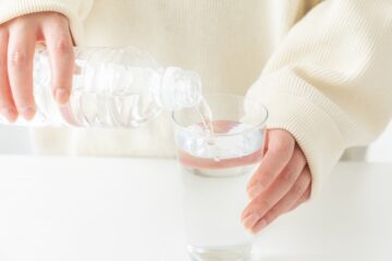 水を注ぐ